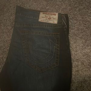 Dark blue denim true religion jeans only wore 1 time